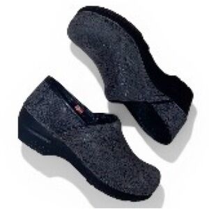 SANITA Women’s Professional Clogs in Gray and Black Embossed Design Size 7 (38)